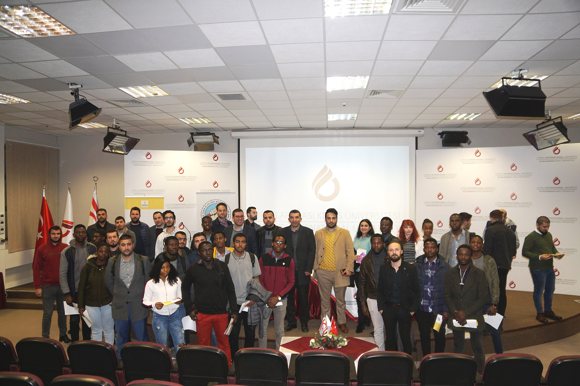 KTEMB ile UKÜ işbirliğinde UKÜ öğrencilerine yönelik KNX tanıtım etkinliği gerçekleştirildi.